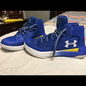 Boys basket ball shoes
